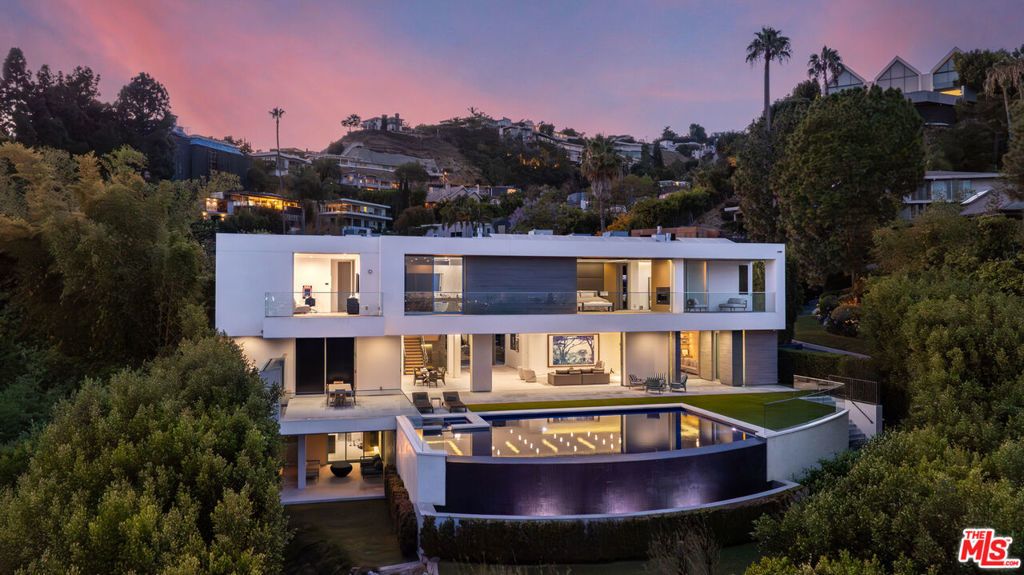 1401 Londonderry Place, Los Angeles