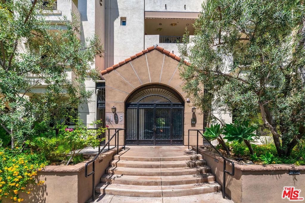 1135 Rexford Drive # 403, Los Angeles
