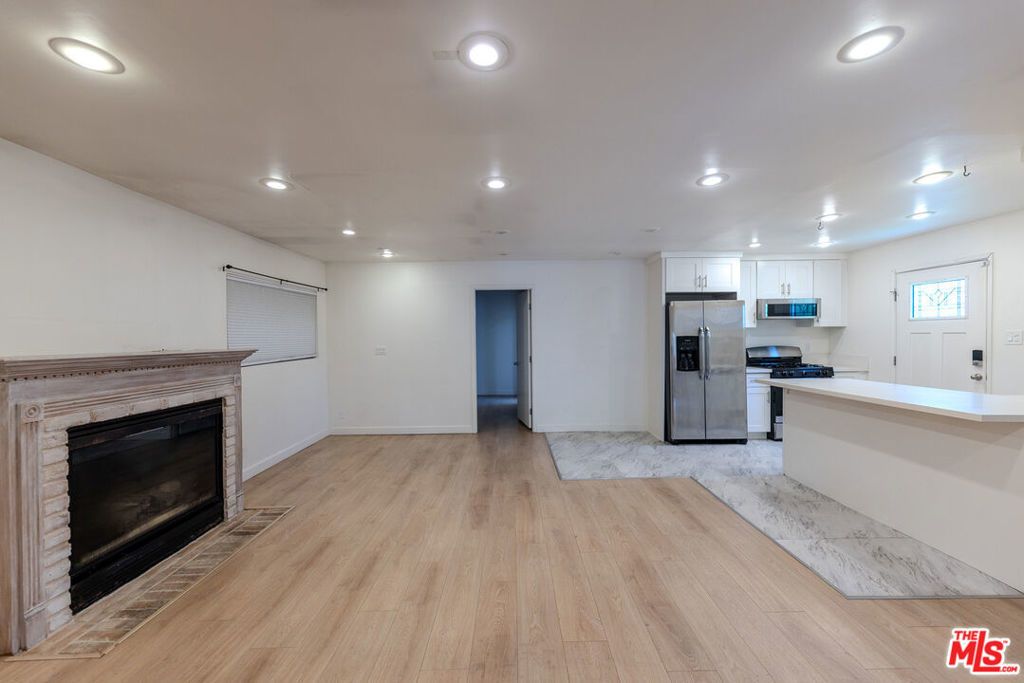 837 Sunset Avenue, Venice