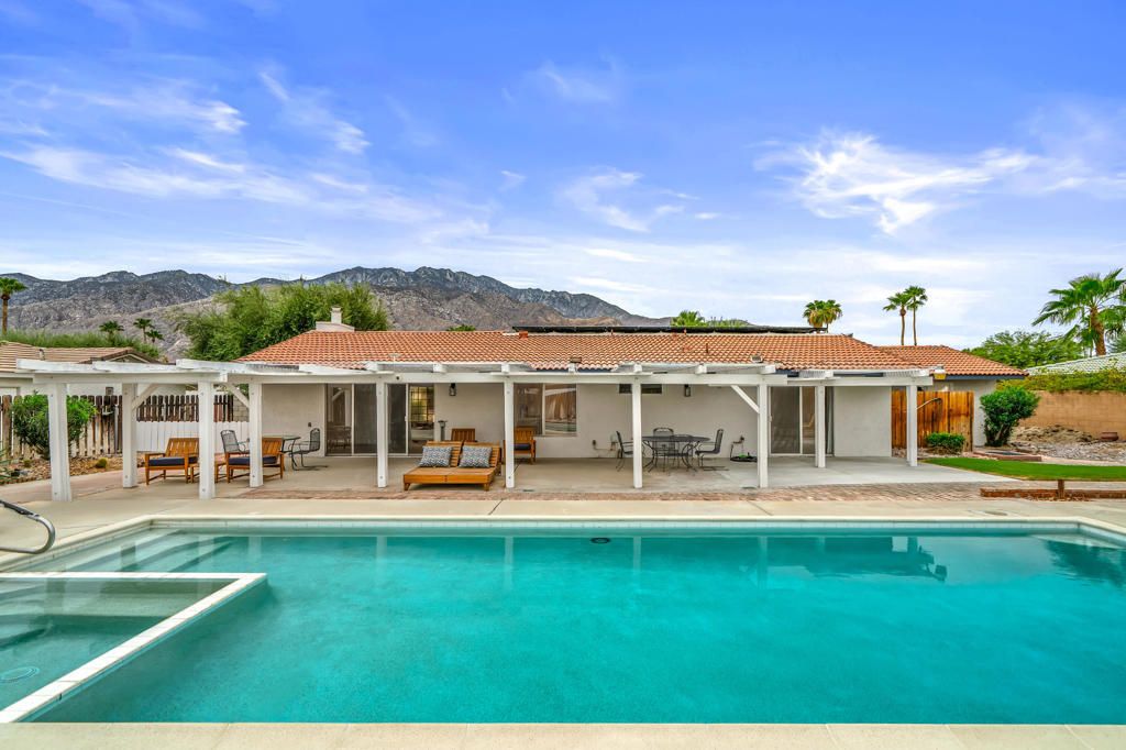912 N Cam Condor, Palm Springs