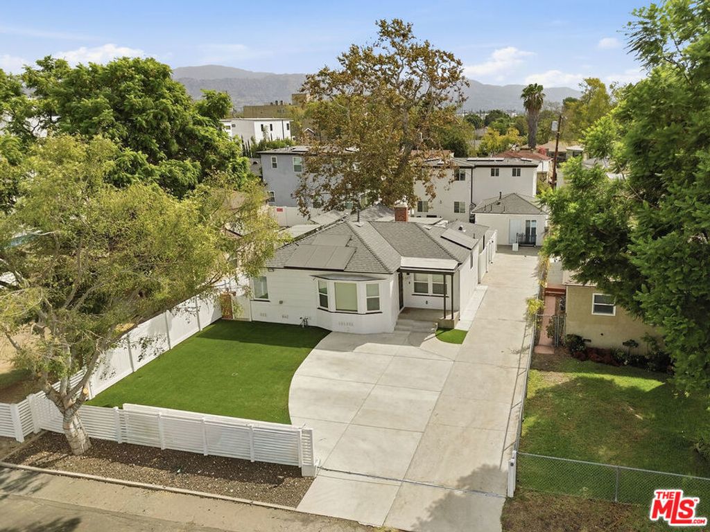 6328 Camellia Avenue, Los Angeles