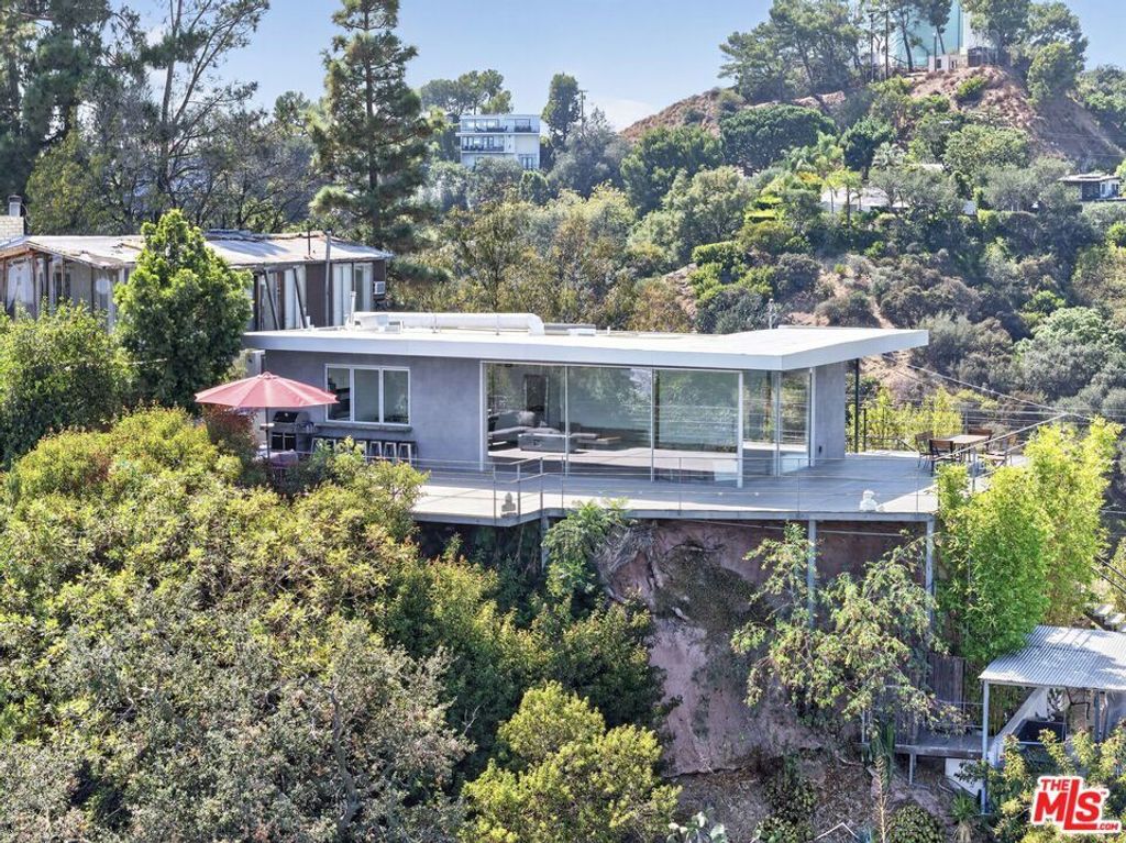9012 Crescent Drive, Los Angeles