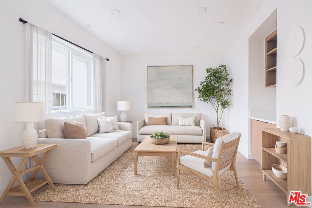 14606 Sylvan Street # 503, Los Angeles