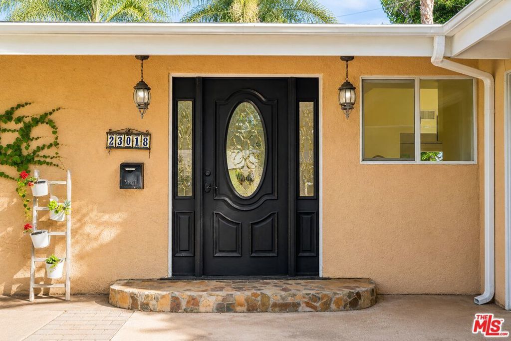 23018 Bigler Street, Woodland Hills