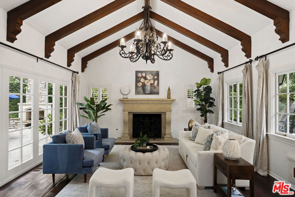 15938 Valley Vista Boulevard, Los Angeles