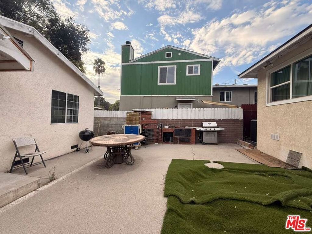 3740 Mayfield Avenue, Glendale