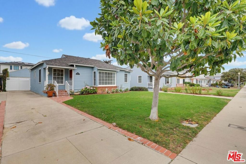 7900 Westlawn Avenue, Los Angeles