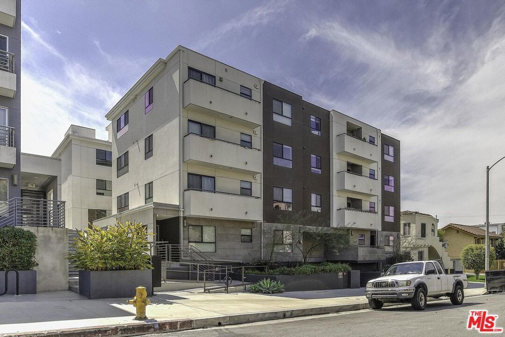 5030 Rosewood Avenue # 206, Los Angeles
