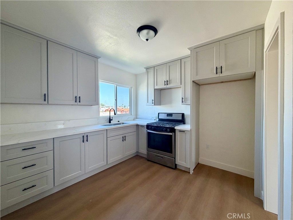 1426 1/2 W 83rd, Los Angeles
