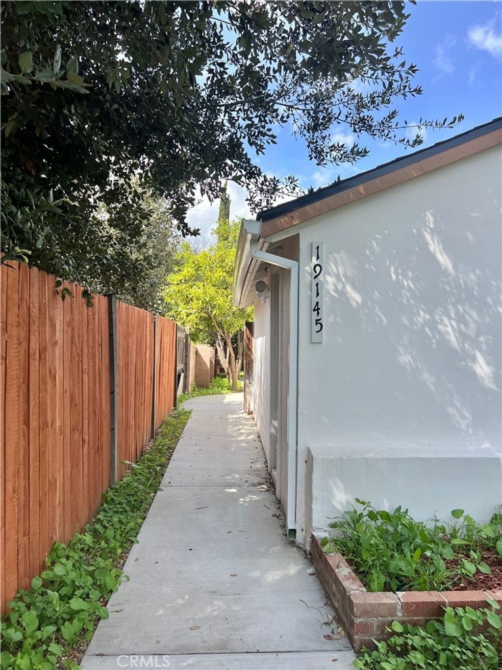 19145 Jovan, Tarzana