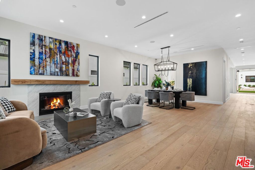 4475 Mammoth Avenue, Sherman Oaks