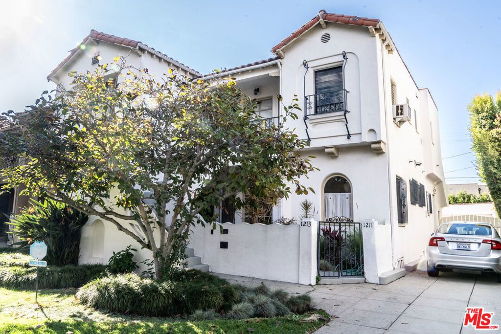 1211 S Hayworth Avenue, Los Angeles