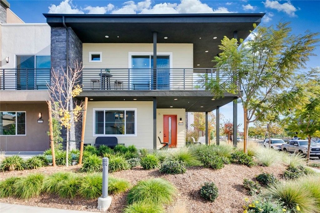 1085 Cadence, Irvine