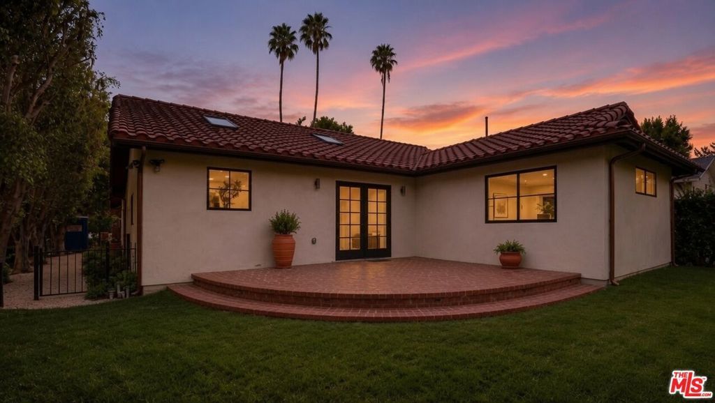 14655 Morrison Street, Los Angeles
