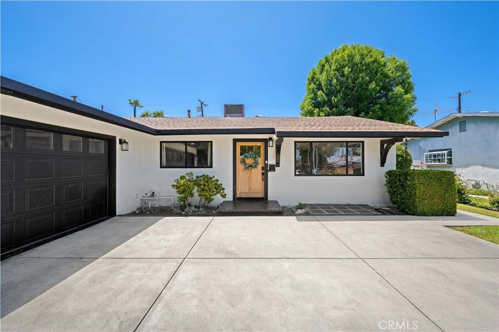 6709 Sheltondale Avenue, West Hills