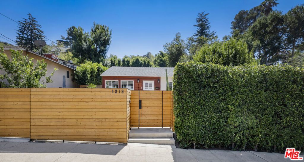 1213 El Paso Drive, Los Angeles