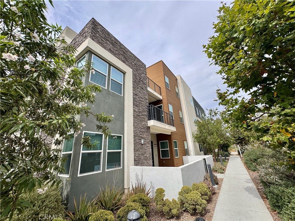 147 Sash, Irvine