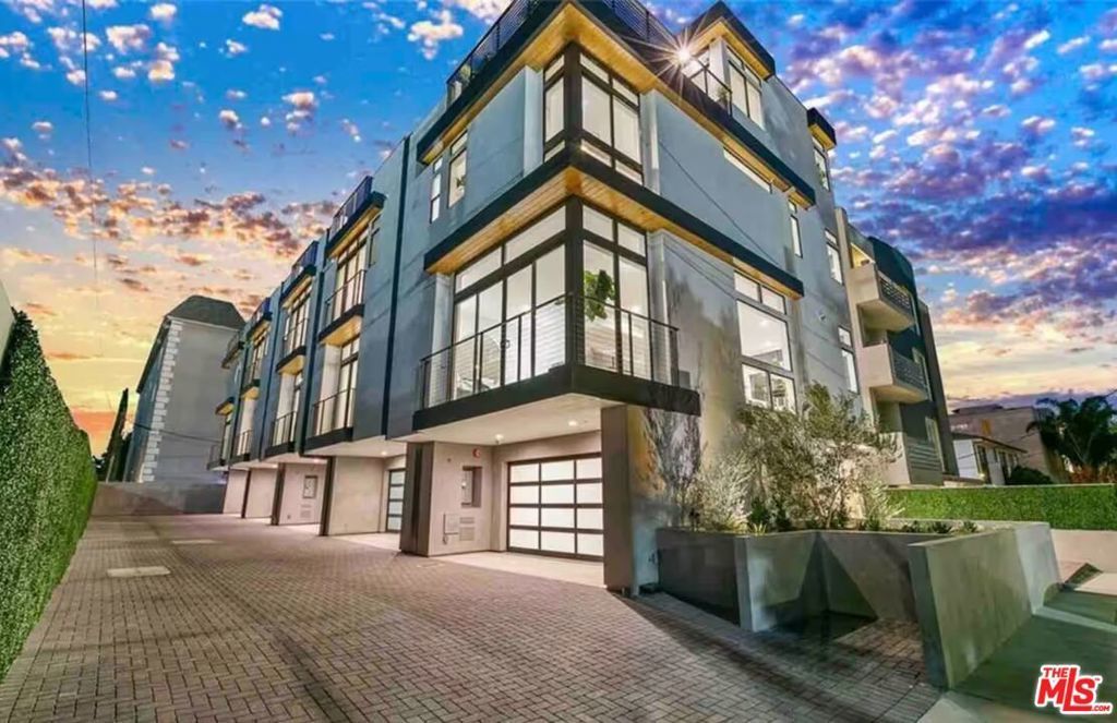 7584 W Skye Way, Los Angeles