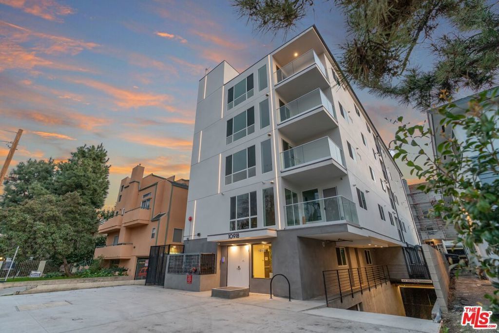 10918 Camarillo Street # 502, North Hollywood