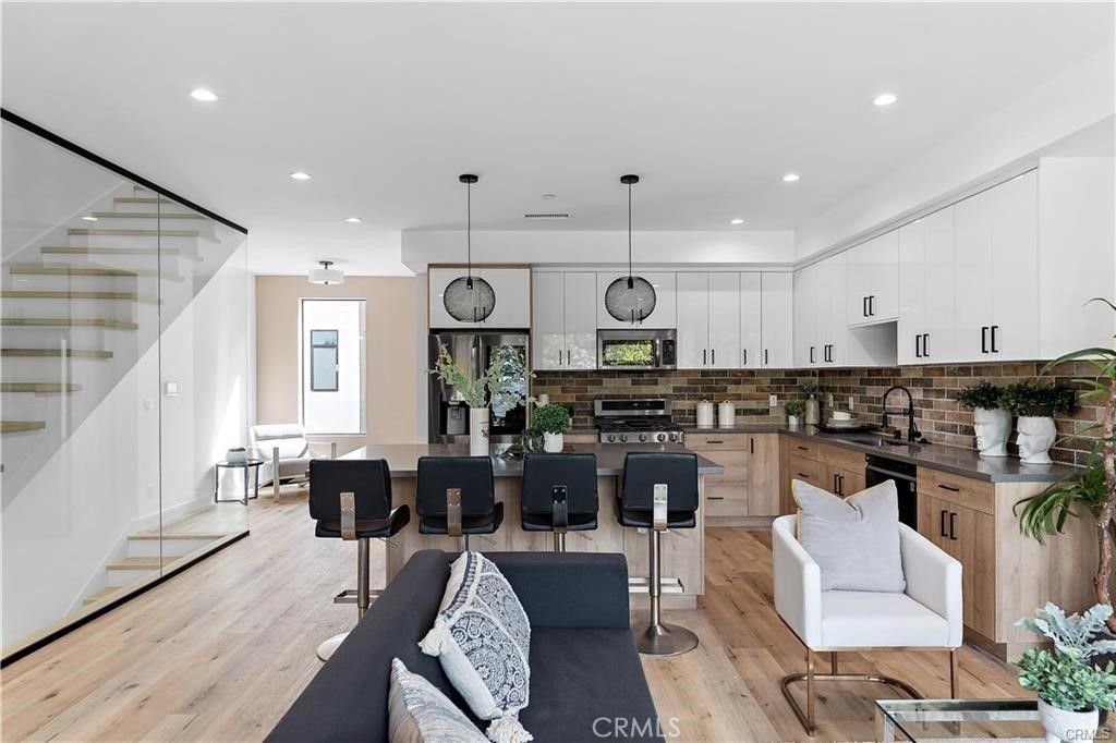 11858 W Flower Lane, Valley Village