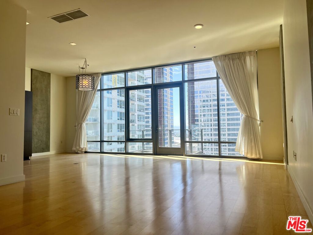 1100 S Hope Street # 1704, Los Angeles