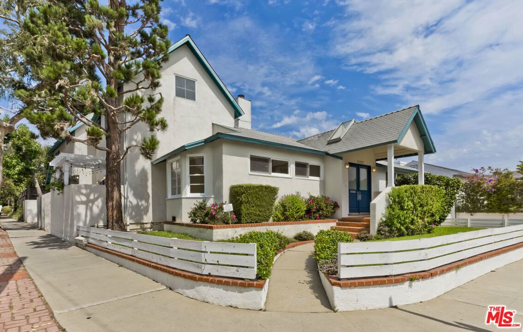 11375 Montana Avenue, Los Angeles
