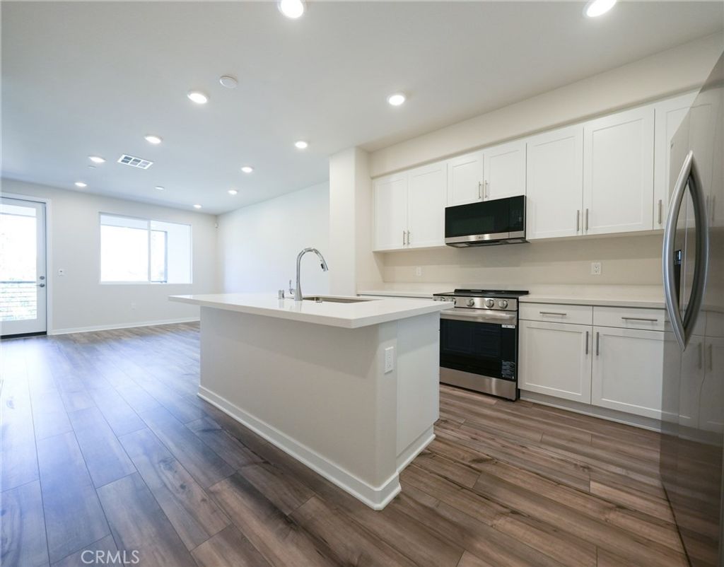 9561 Hannah Way, Riverside