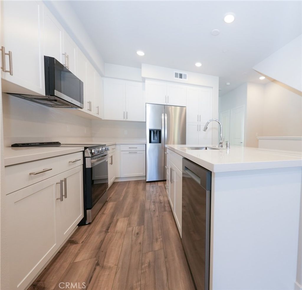 9561 Hannah Way, Riverside