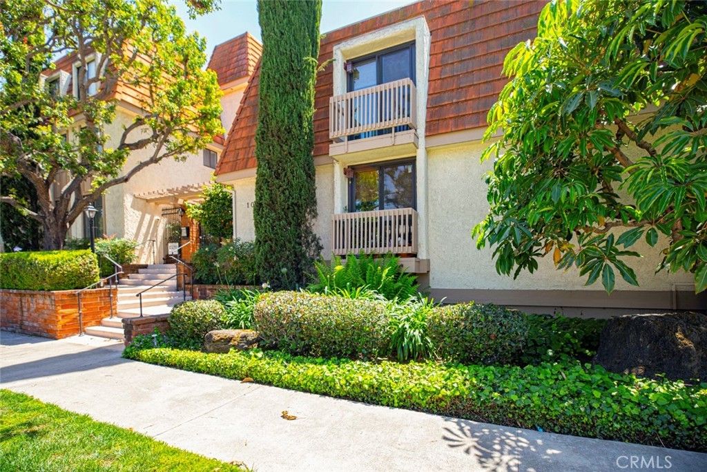 10470 Riverside # 102, Toluca Lake