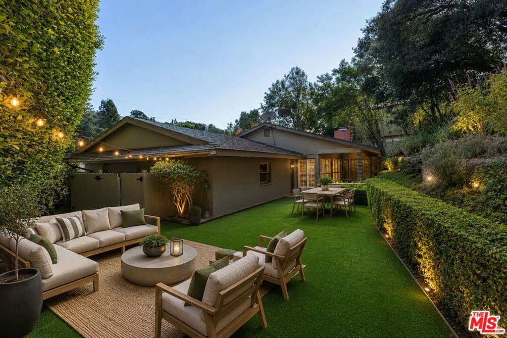 2559 Hutton Drive, Los Angeles
