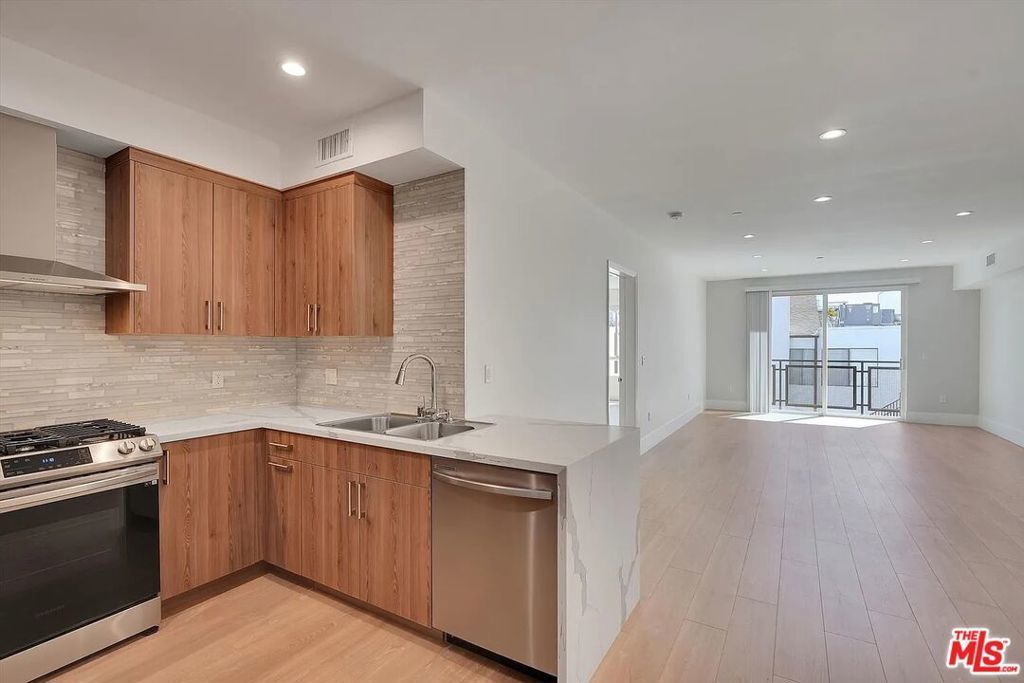 14419 Riverside Drive # 203, Sherman Oaks