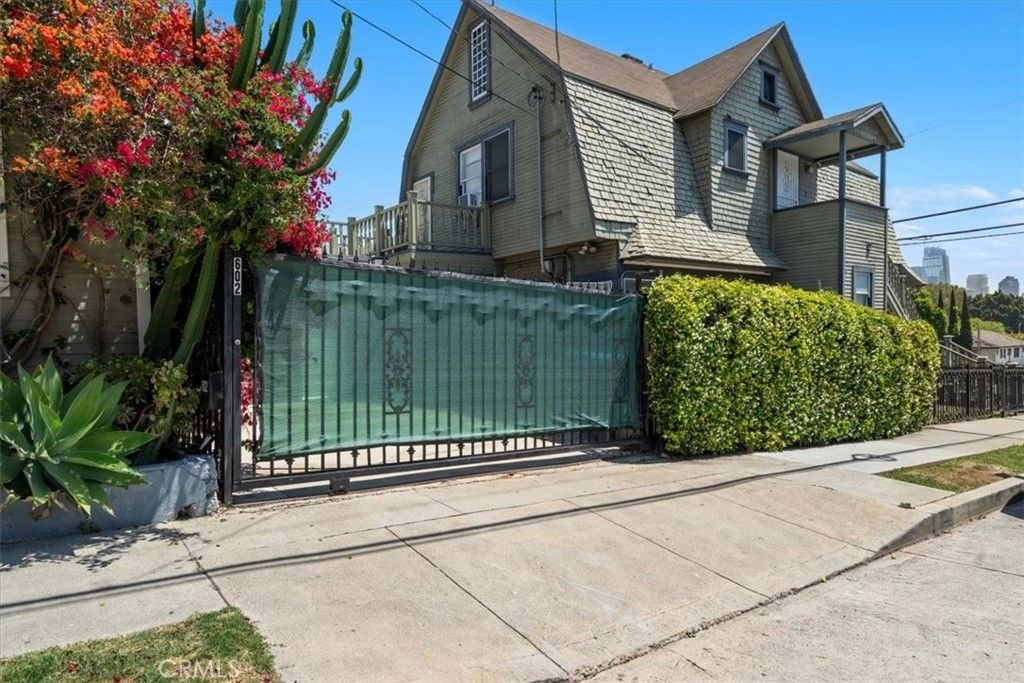 602 Douglas Street, Los Angeles
