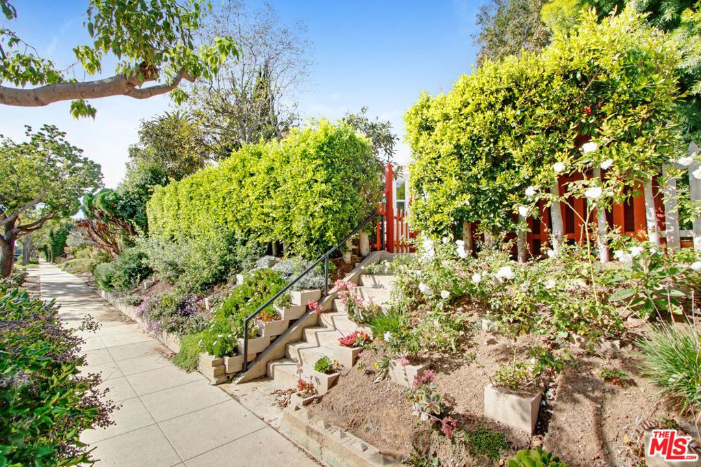 2227 Montana Avenue, Santa Monica