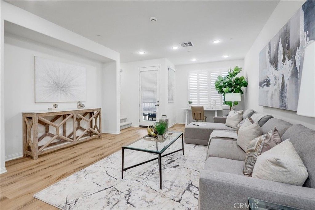 148 Capricorn, Irvine