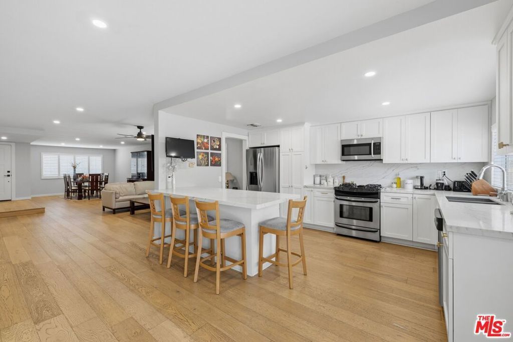 6206 Hesperia Avenue, Los Angeles
