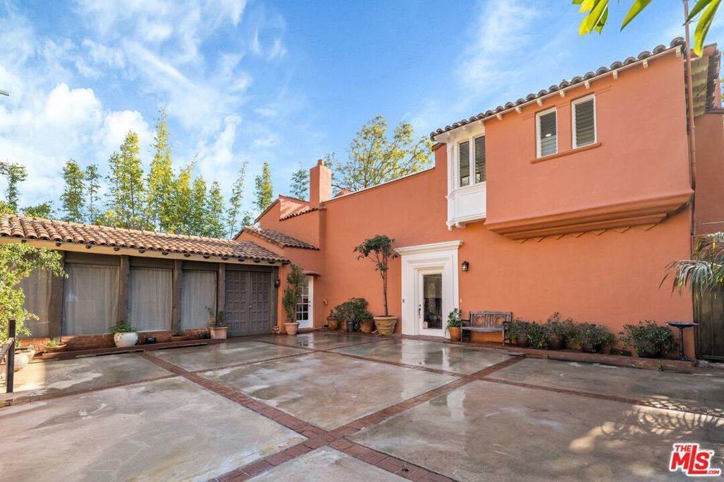 8334 Marmont Lane, Los Angeles