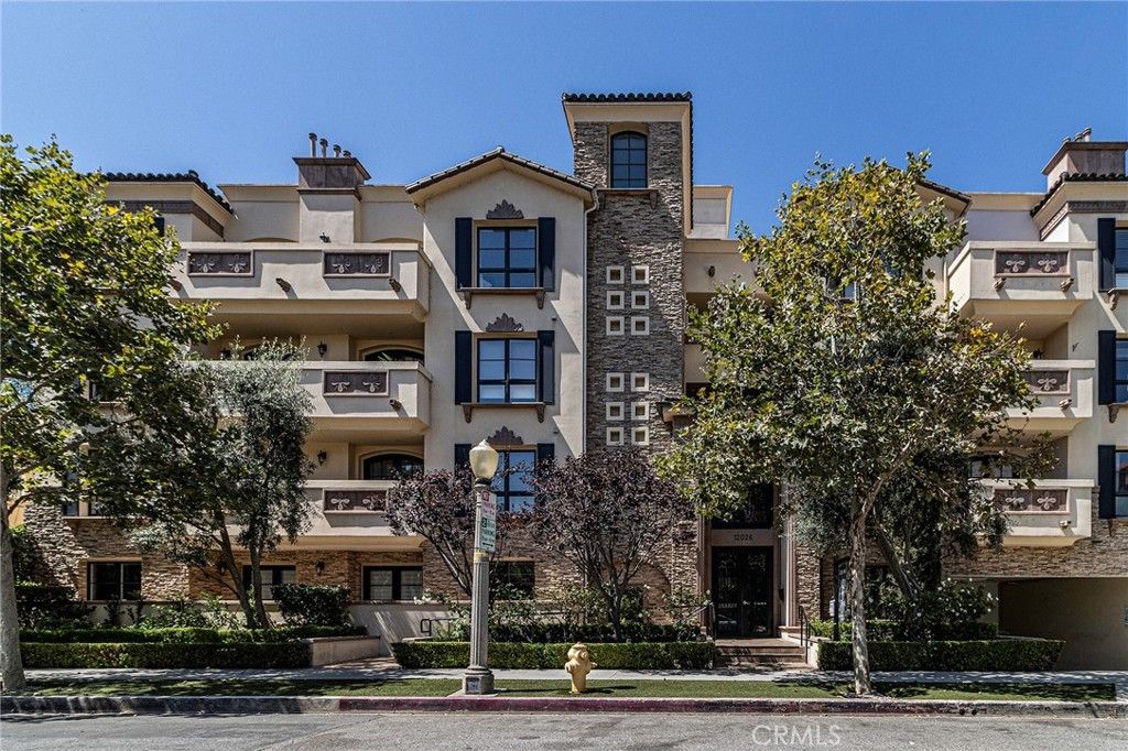 12026 Hoffman # 104, Studio City