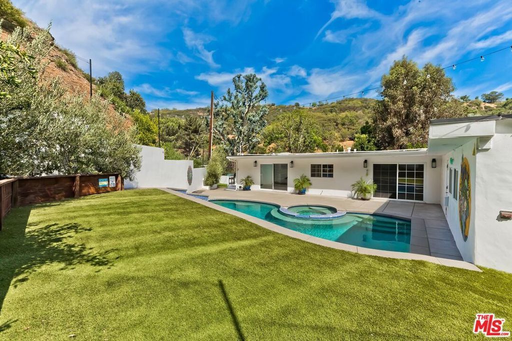 3493 Mandeville Canyon Road, Los Angeles