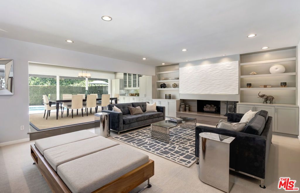3450 Castlewoods Place, Sherman Oaks