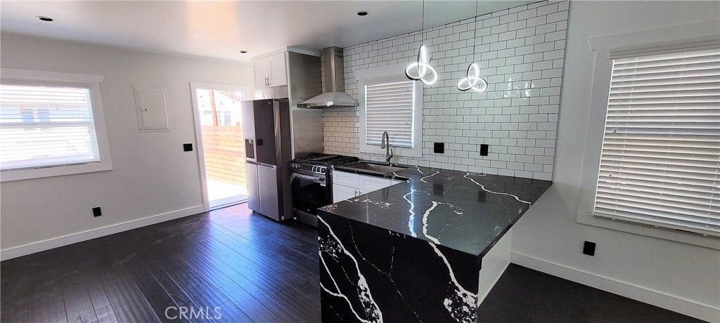 3217 Folsom Street, Los Angeles