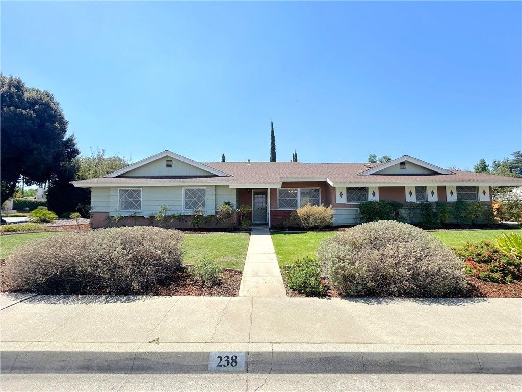 238 E Sunset Avenue N, Redlands