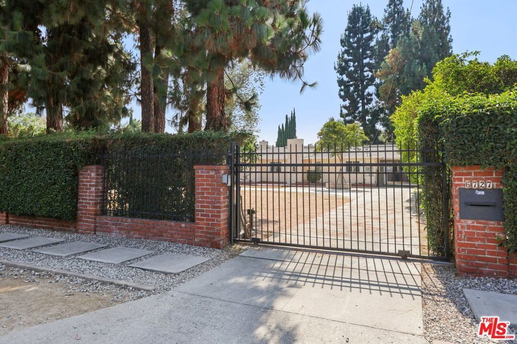 6727 Orion Avenue, Van Nuys