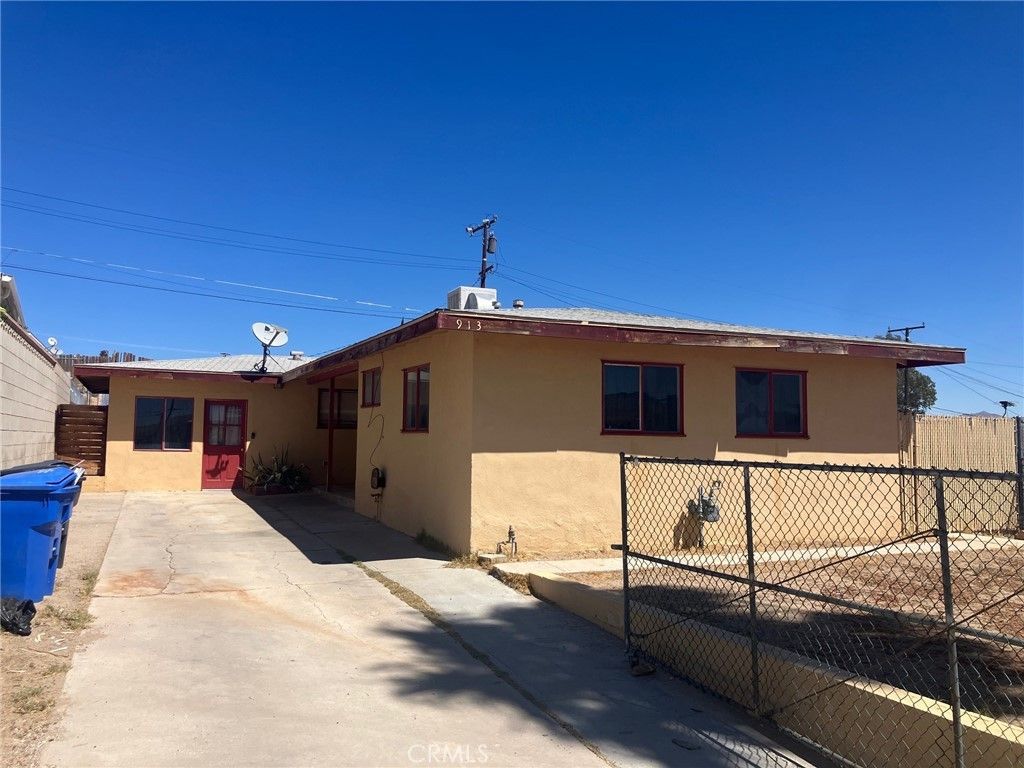 913 E Elizabeth, Barstow