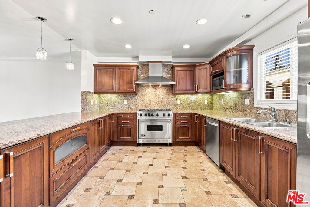 1828 Glendon Avenue # Ph3, Los Angeles