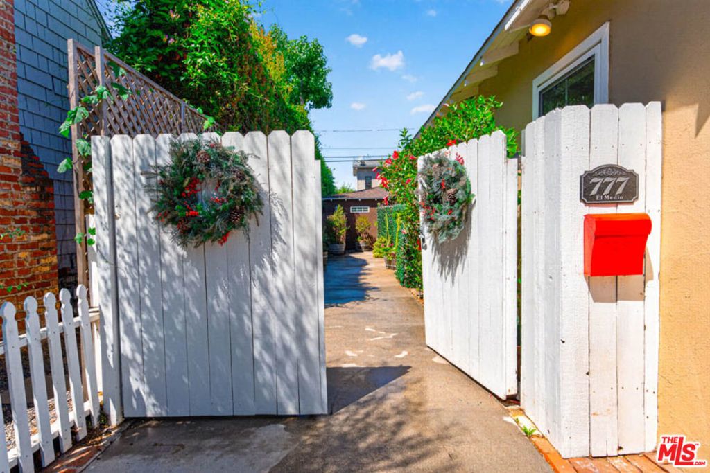 777 El Medio Avenue, Los Angeles