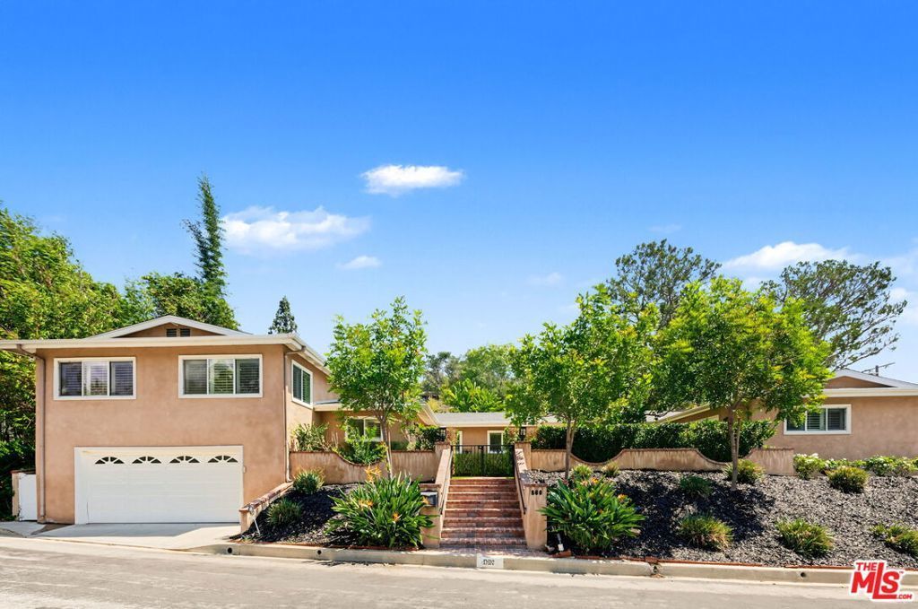 860 Bronze Lane, Los Angeles