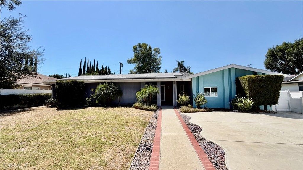 7843 Woodlake Avenue, West Hills