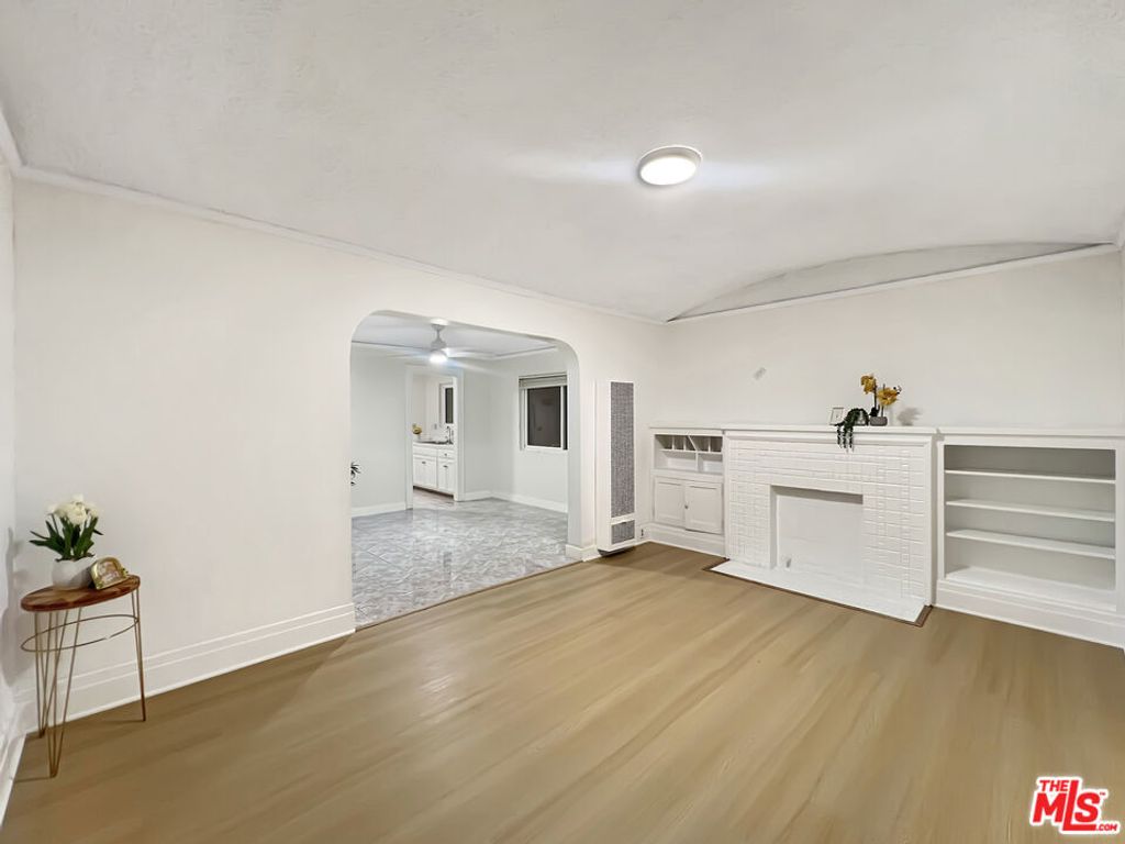2166 W 29th Place, Los Angeles