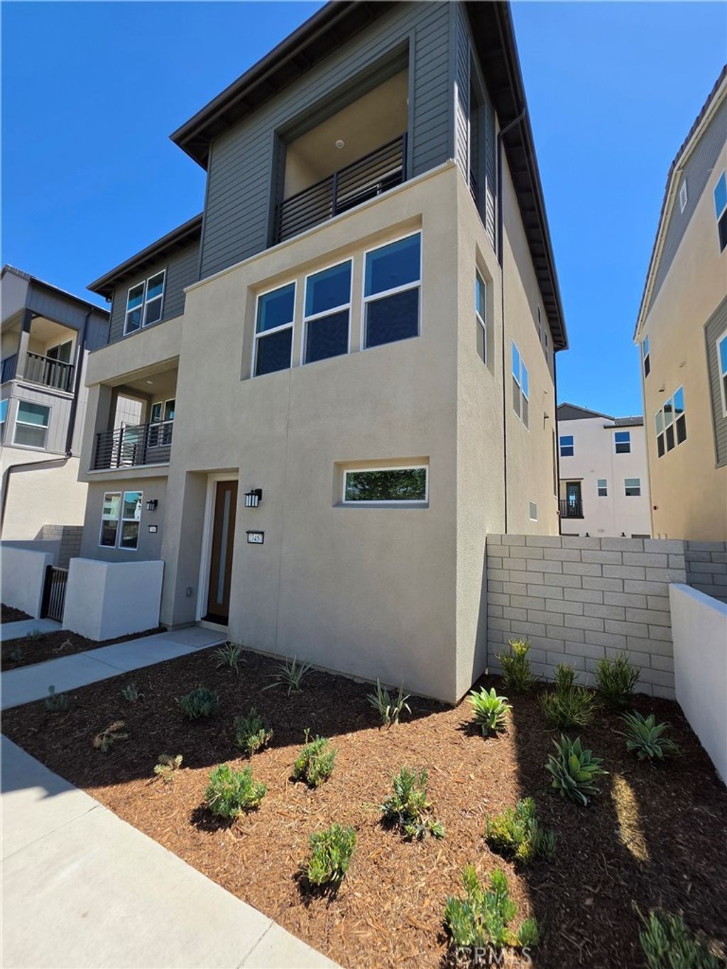 27457 Novella, Valencia