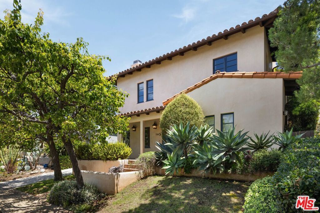 758 Almar Avenue, Los Angeles